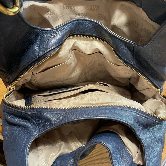 Michael Kors Shoulder Bag - Picture 2 of 7